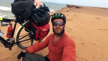 Travellers  (Sahara çöllerinde Saltbae )