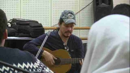 El guitarrista Paco Rentería lleva su música a Oriente Medio