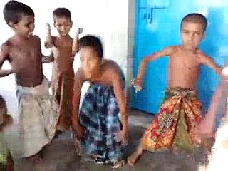 Bachon ka lungi dance most funniest ever u watch must watch