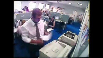 Cet homme passe la pire journée de boulot de sa vie, à cause d'une imprimante