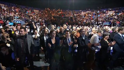 Macron accuse le FN d'avoir "empêché" ses partisans d'assister à son meeting à Toulon