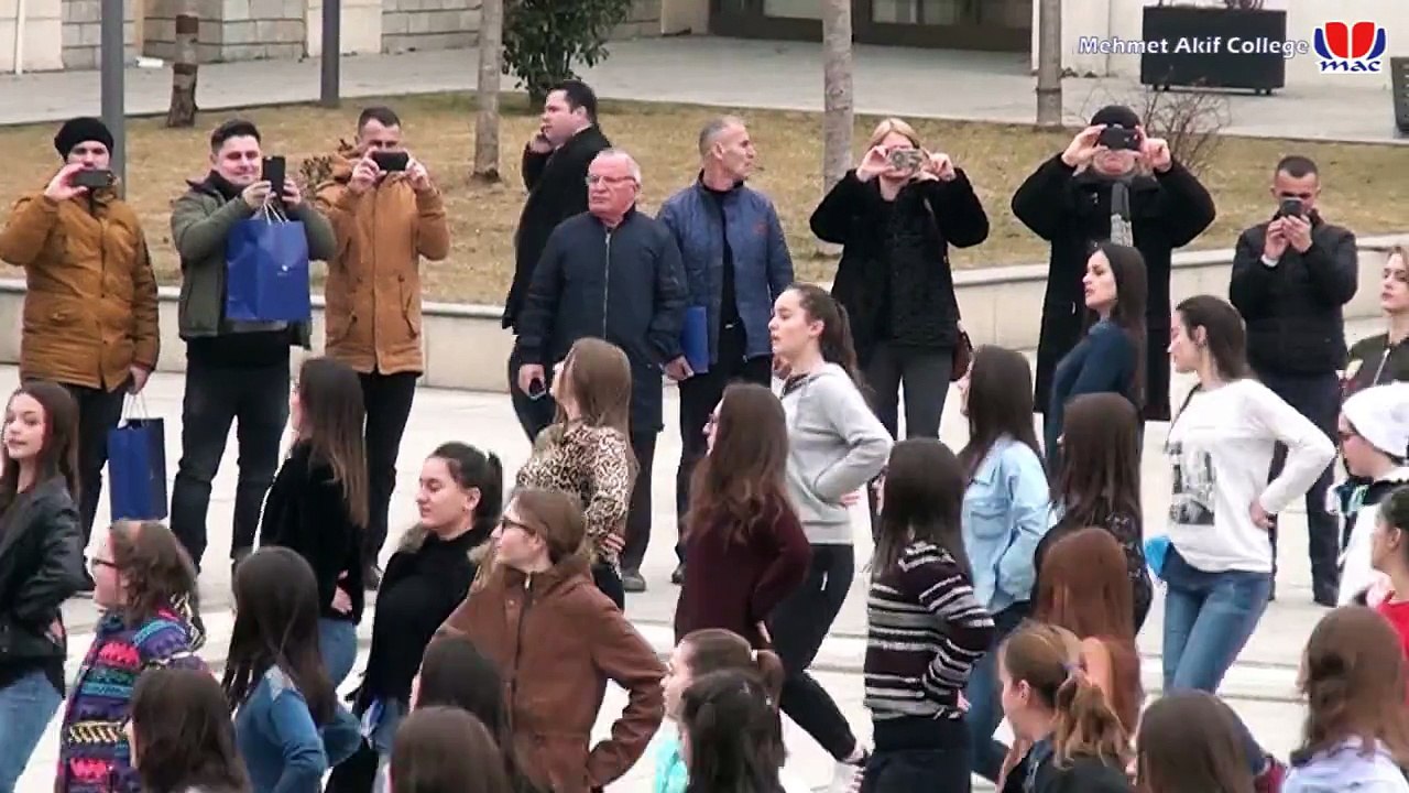 Performanca e Kolegjeti Mehmet Akif per Diten e Pavaresise