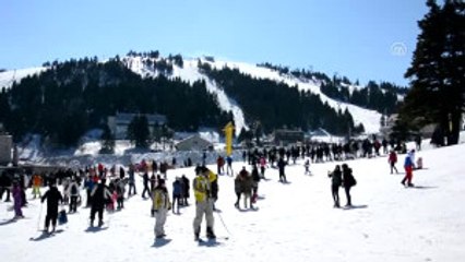 Uludağ'da Kayak Keyfi Sürüyor