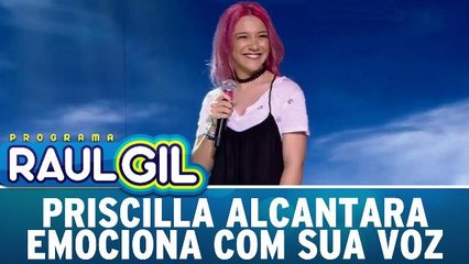 Priscilla Alcantara emociona a todos com sua linda voz