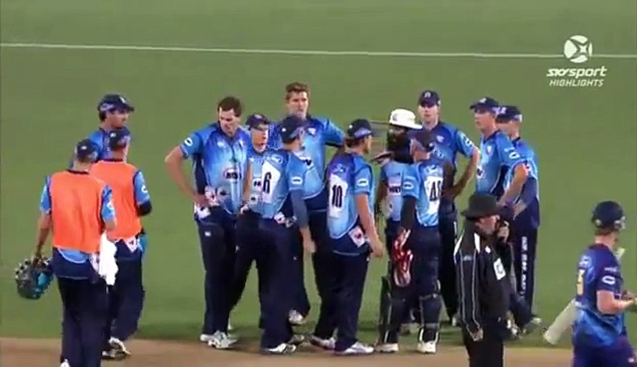 *Very Interesting Moment* - Two batsmen out off the same ball