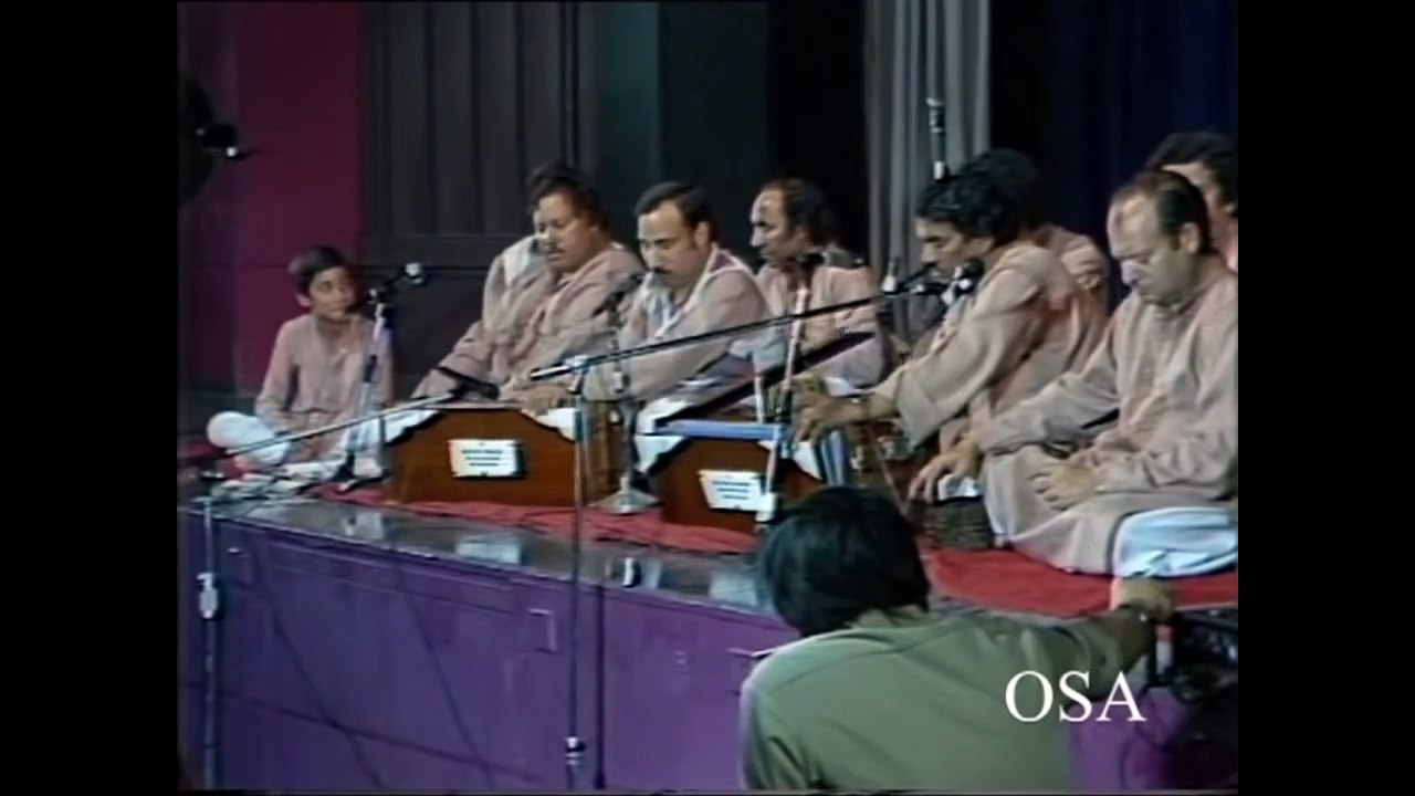 Aankh Uthi Mohabbat Ne Angrai Li - Nusrat Fateh Ali Khan