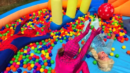 Spiderman Se Cae El Techo?!! Loco de Spiderman Acrobacias de Parkour En 4K