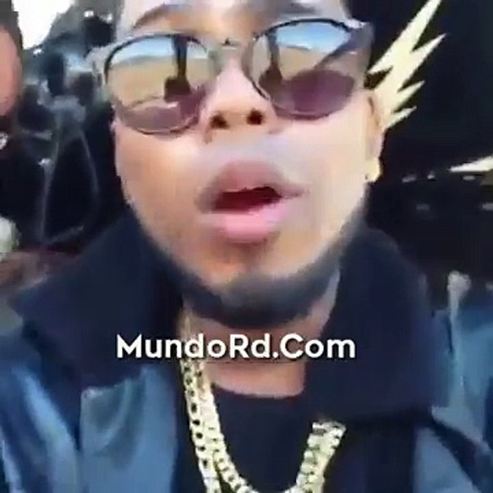 Video – Casa blanca mostrando dinero desde un helicoptero y hace una promesa a todos sus seguidores