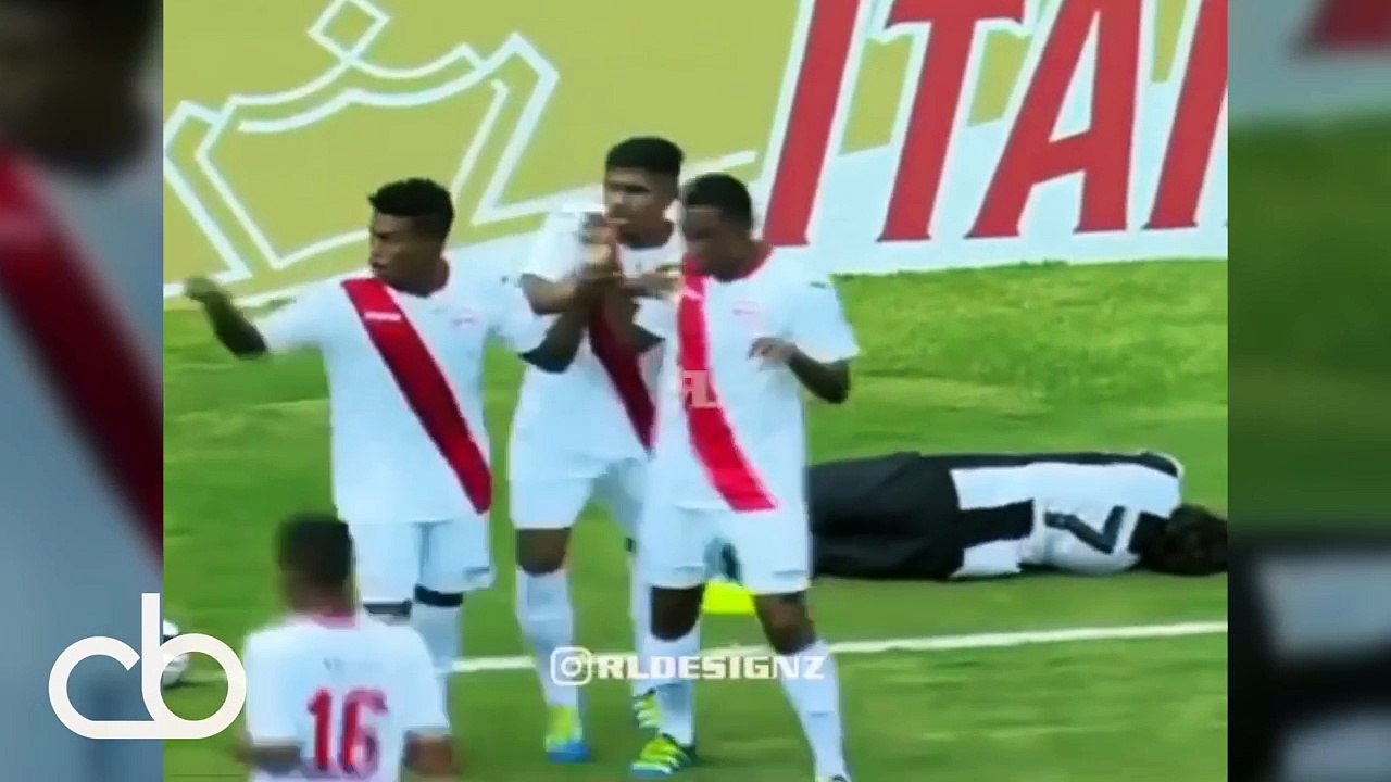 FUNNY FOOTBALL FAILS & MISTAKES ● VINES