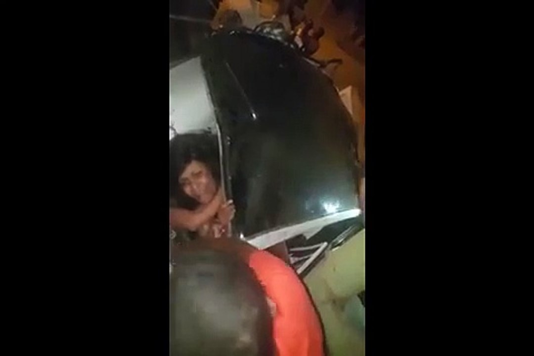 Impactantes imágenes de una mujer atrapada en un accidente en Llano de Pérez.