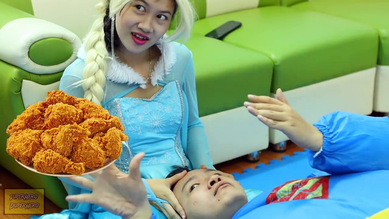 Is SPIDERMAN KISSES MALEFICENT? FROZEN ELSA vs Joker PRANK! W/ Superman vs Wonder W