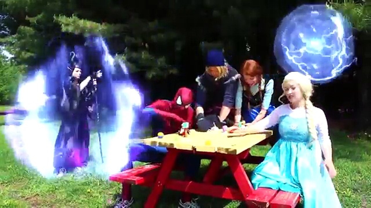 Spiderman Flies! w/ Frozen Elsa, Anna, Kristoff, Pink Spidergirl Superman Maleficent Hulk