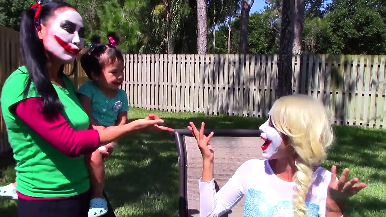 Congelados Elsa se convierte en Bromista Elsa w/ Malo Bebé, Bromista Chica, Spiderman, Maléfica, Orbeez baño