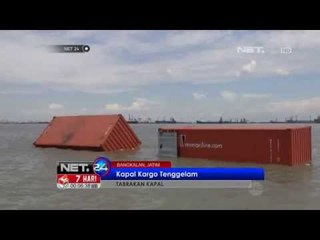 NET24-Kapal Tabrakan di Selat Madura, Peti Kemas Jadi Rebutan Nelayan