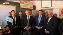 بالفيديو.. وزير التنمية المحلية يتفقد مدارس قرية موشا بأسيوط