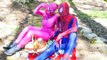 Spiderman y Rosa Spidergirl Picnic vs Serpiente en la Vida Real! Diversión Superhéroe pies Congelados Elsa Bub