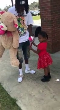 Ce papa fait un merveilleux cadeau à sa fille pour la saint Valentin