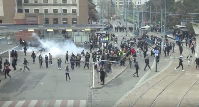 Police Fire Tear Gas to Disperse Crowds in Paris Suburb