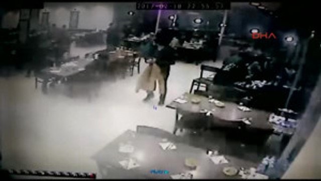 Bursa-Gasp Ettiği Araçla Köfteciye Daldı Güvenlik Kamerası Görüntüleri++