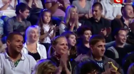 Detuvieron su presentacion por creer que se burlaba de ellos  Al final se quedaron sin palabras