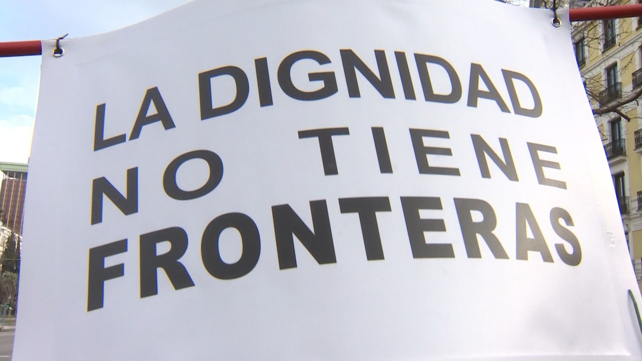 Miles de personas corren por Siria