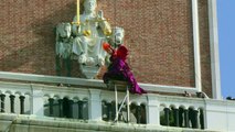 Venise: traditionnel vol de l'ange place Saint-Marc