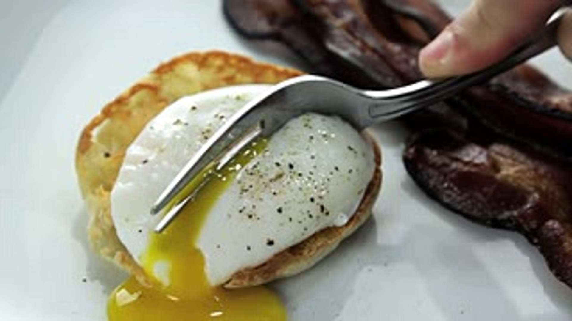 ⁣The Food Lab_ How To Poach Eggs