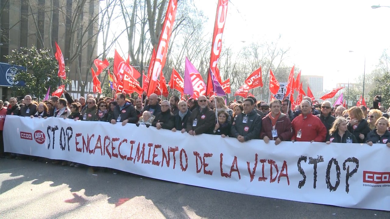 Sindicatos se manifiestan por "empleo y salarios dignos"