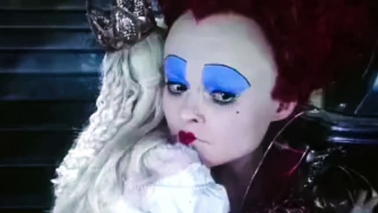The Red Queen feels Love for the first time - Alice Through The Looking Glass