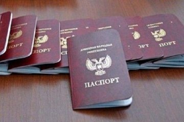 Признание Россией документов "ЛНР" и "ДНР" вызвало шквал возмущения в мире