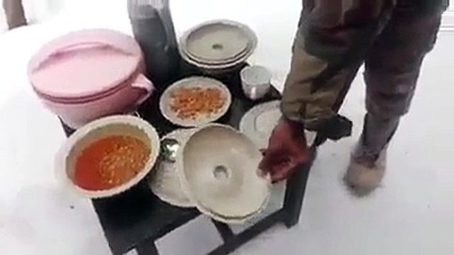 Pak Army Soldier shows his food to Indian soldiers