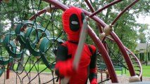 BTS Pequeños Héroes de Spiderman vs Supergirl, Trampolín Parque de Diversión | Superhéroe Niños BTS Episodio