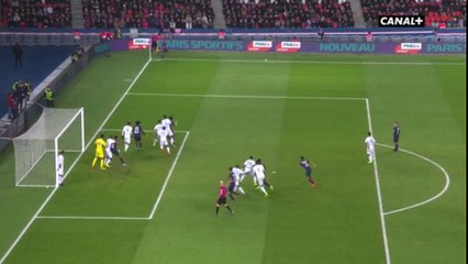 Presnel Kimpembe saves Marquinhos shot on the line!