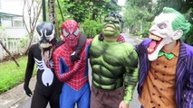 Spiderman EXPLORAR la CASA ENCANTADA! Los Superhéroes De La Diversión Veneno Joker Hulk Mal Horror Niños Sca