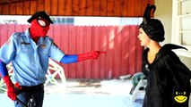 Spiderman COME Congelado Elsa vs Médico Hulk con el Loco de la Motosierra, Bromista, Maléfica, la Mala Bebé