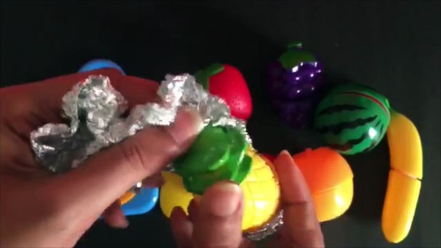 Aprende los nombres de las frutas y verduras con juguete de velcro en el corte de frutas y verduras de esl asm