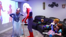 FEO Congelado Elsa vs Dentista Bromista!! Elsa pierde su diente con Frozen Anna y Verde de la Araña