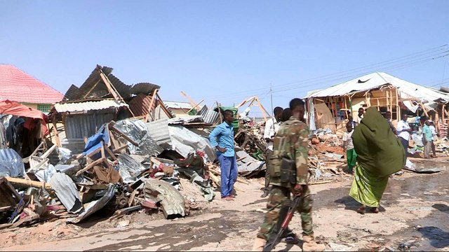 Somalia: Dozens killed in Mogadishu market blast