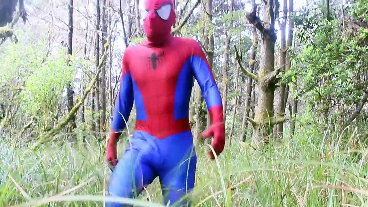 New Spiderman Bath Time - In Real Life _ Tropical Island Adventure _ Superhero Movie-PJ9