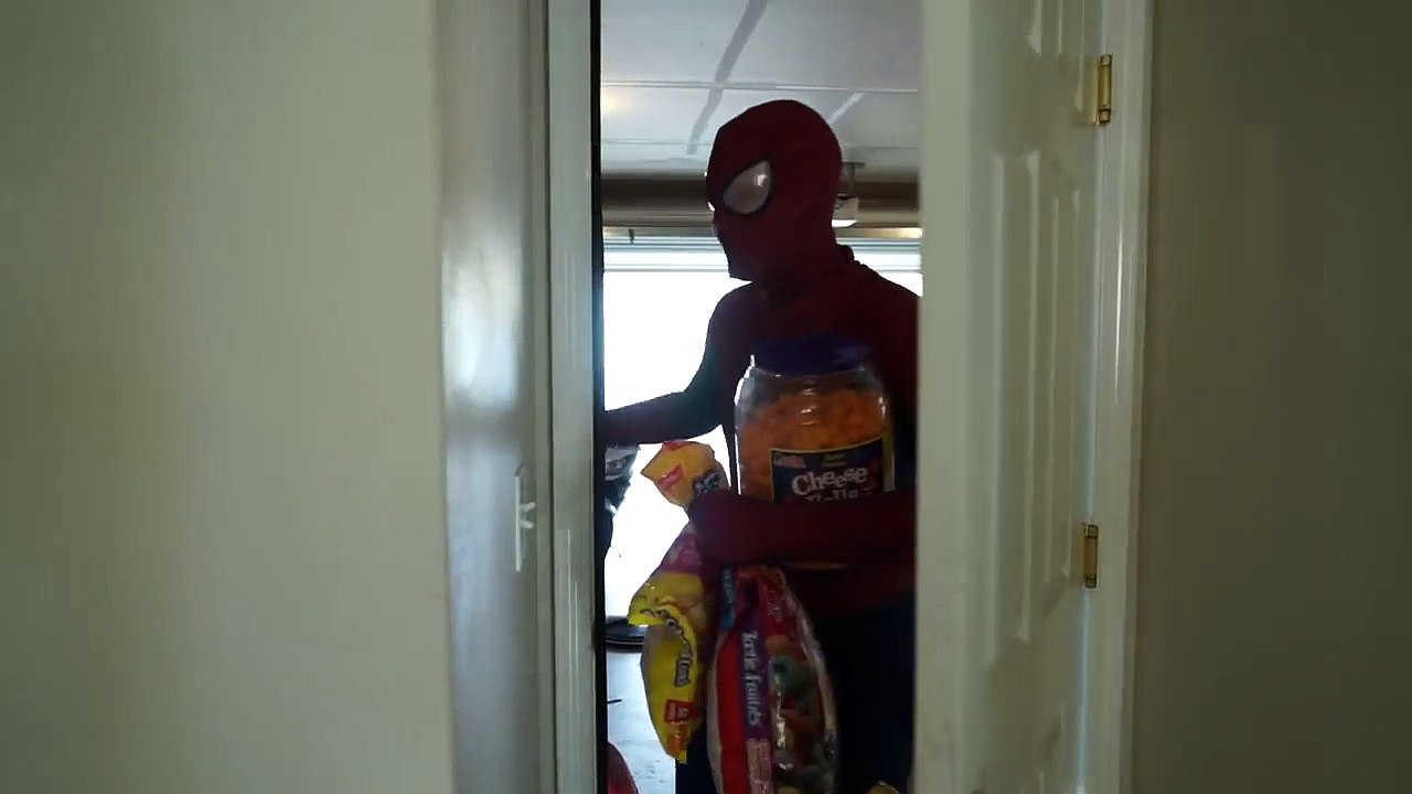 Joker Girl & Joker vs Spiderman Elsa In Real Life SuperHero Movie!-oIeY7FF