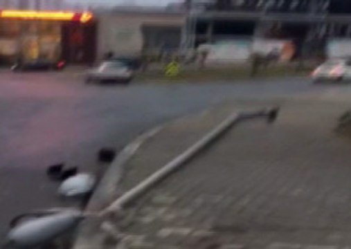 Freni Boşalan Otobüs, Direkleri Yıktı