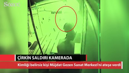 Скачать видео: Müjdat Gezen Sanat Merkezi'ne saldırı anı güvenlik kamerasında