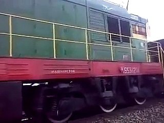 Ce train fait un bruit de musique techno en avancant !