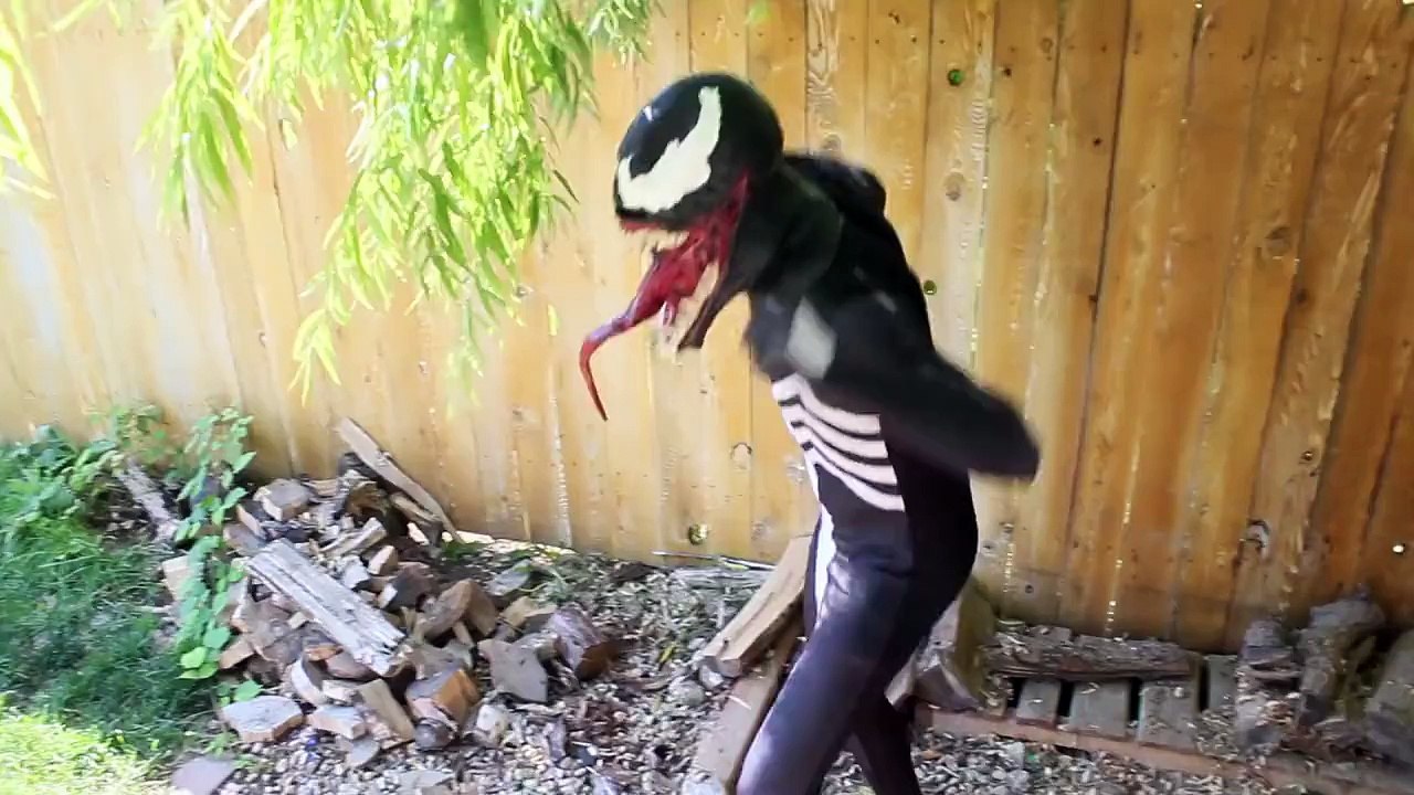 Spiderman Vs Venom - Real Life Superhero Battle _ Trampoline Fight-OiHXKfRFK