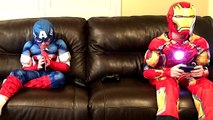 Spiderman y Elsa Vs Joker y Harley CACA PEDO Broma! Película de superhéroes en la Vida Real