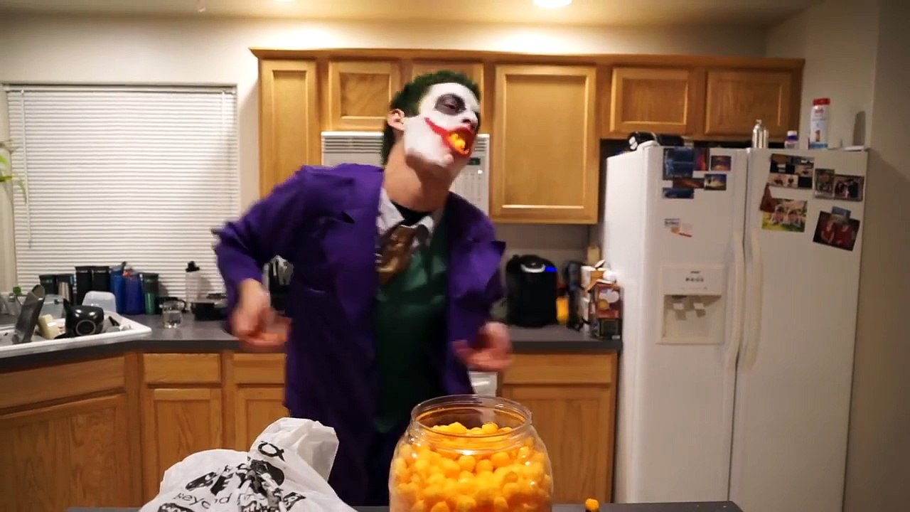 Joker Vs Scream & Giant Teddy Bear & Zombie In Real Life Halloween Fun!-CVLJbprNq