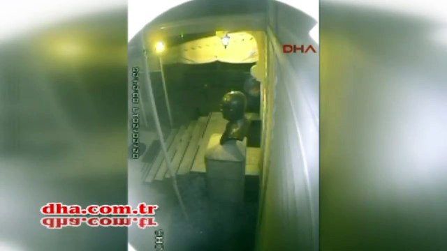 Akit hedef gösterdi Müjdat Gezen tiyatrosu kundaklandı!