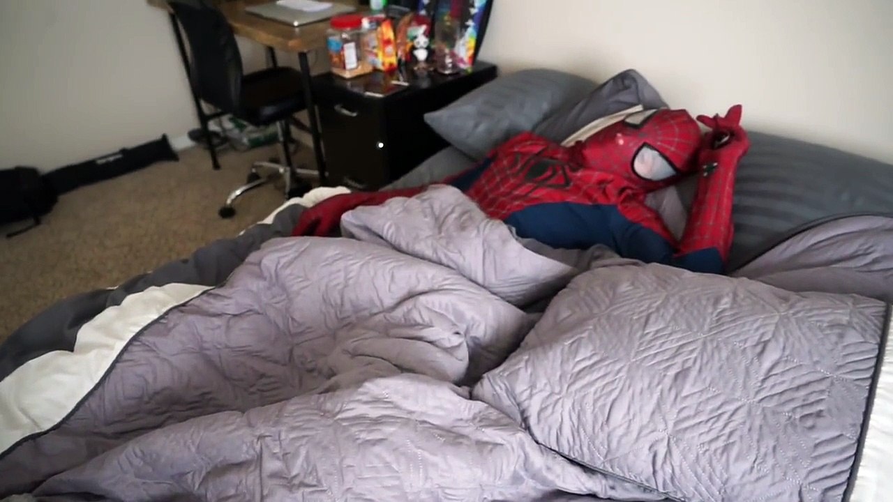 Spiderman vs Zombie Spiderman   Orbeez Bath Time SuperHero fun in Real life!  ) -