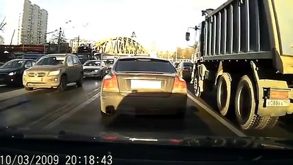 İşte meşhur rus mafyasının trafiğin ortasında yaptığı terör...