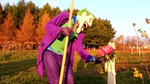 Frozen Elsa CHASED BY SCARY KILLER CLOWN! w_ Spiderman Joker Anna Superman Spidergirl! Superhero Fun-Txmld